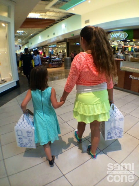 little-girls-birthday-weekend-hand-in-hand