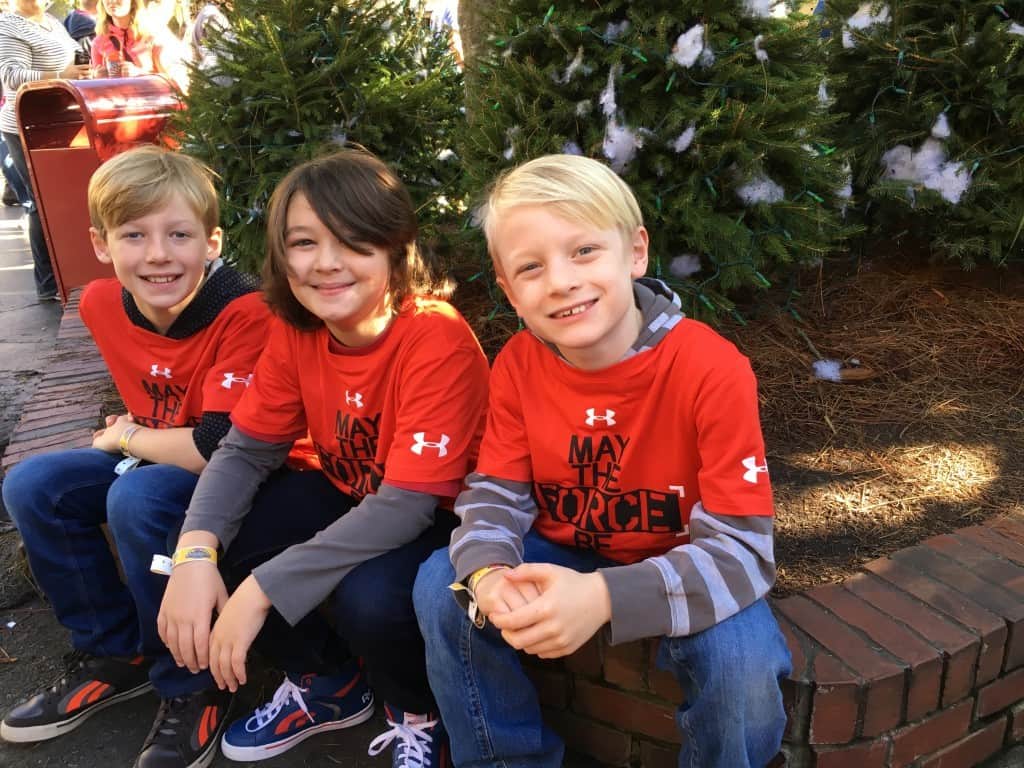 dollywood-matching-boys