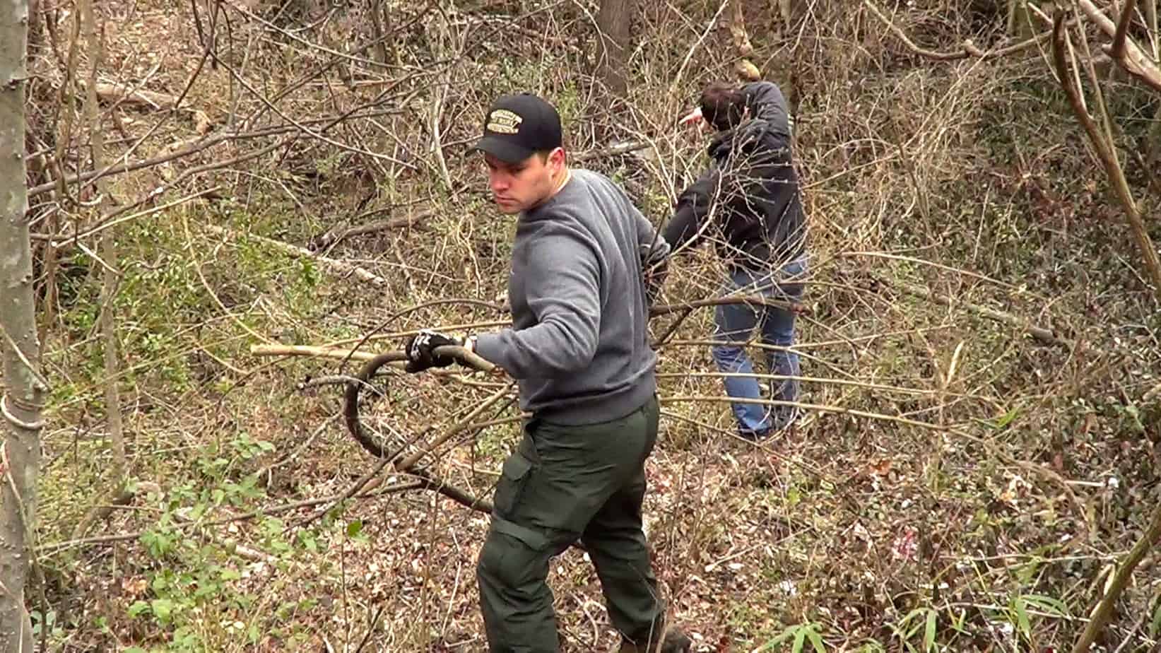 Family Volunteer Opportunity: Nashville Zoo Weed Wrangle
