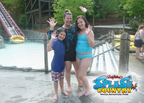 dollywood-splash-country-kids-wave