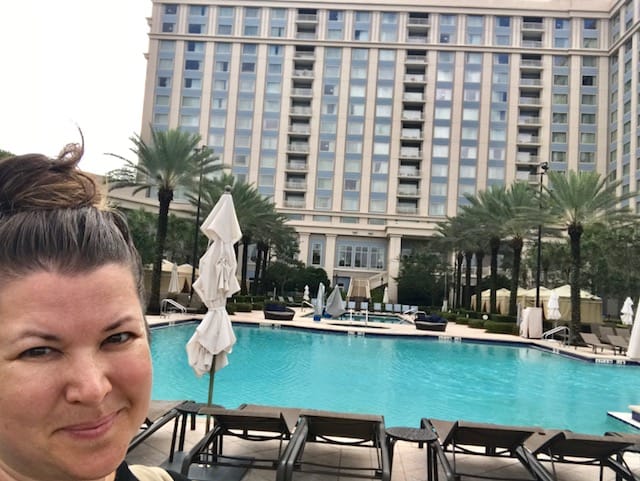 The Daily Dash: June 22, 2017 {#BlogHer17 Begins & @WaldorfOrlando Spa}