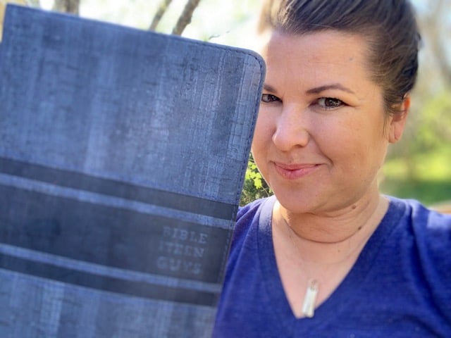 Bible for Teen Guys Review & Gift Idea {The Daily Dash: April 2, 2019}