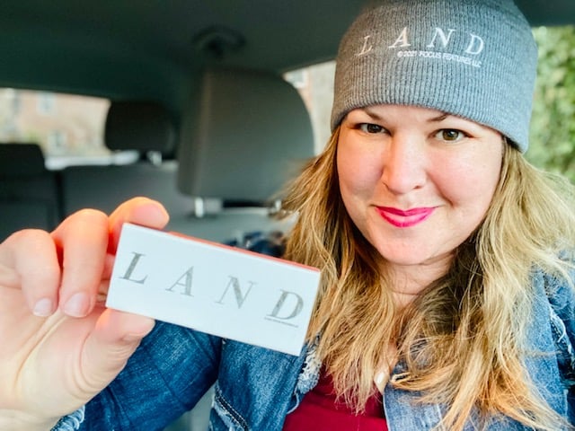 LAND: Robin Wright’s Directorial Debut {The Daily Dash: March 5, 2021}